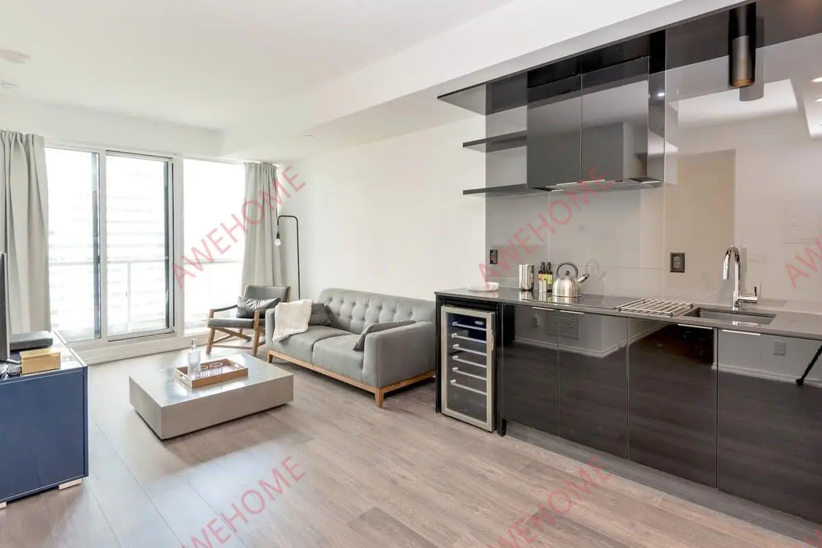 多倫多租房New Downtown Stunning 1 Bedroom and Den Condo
