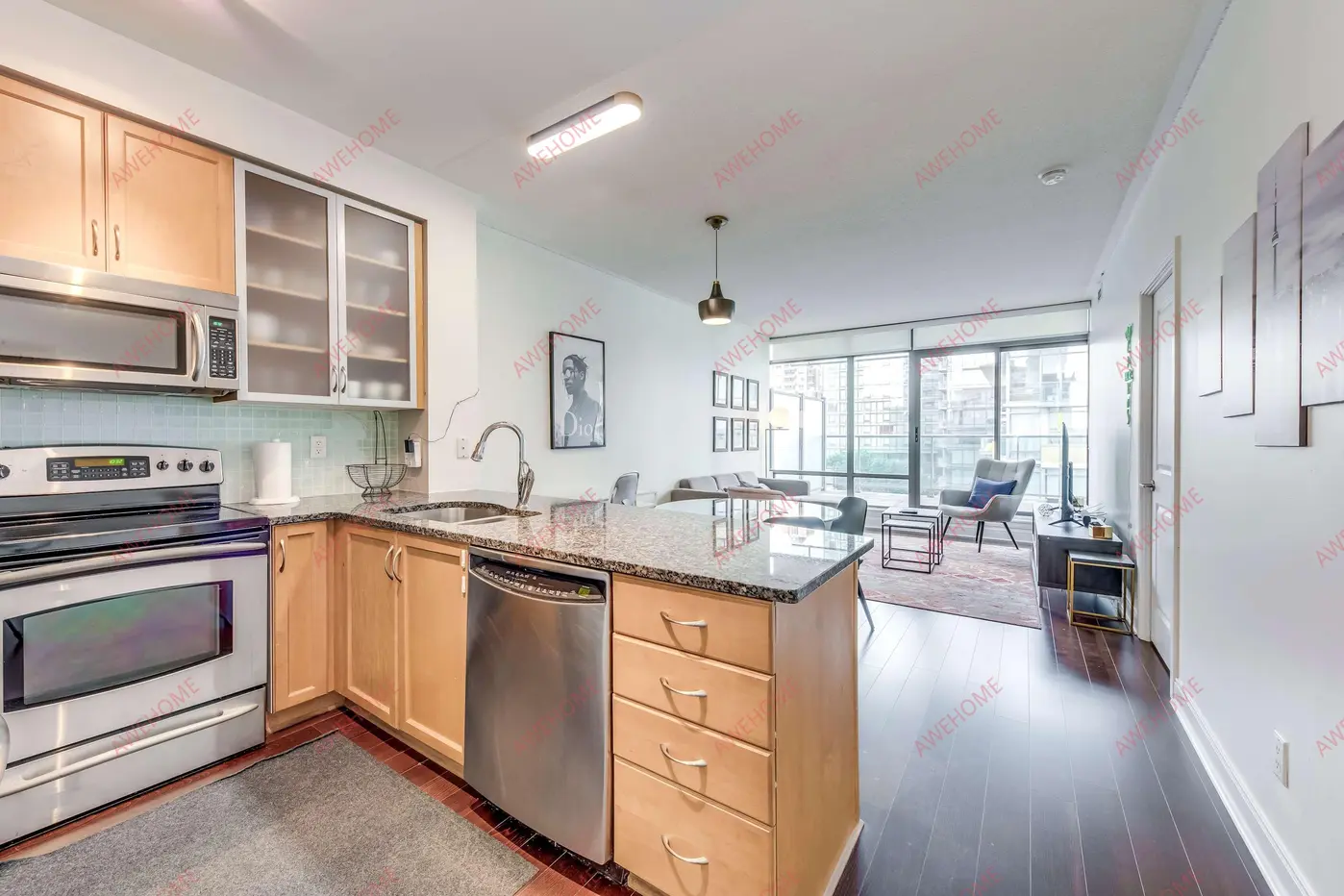 多倫多租房Sleek Modern Yorkville Suite