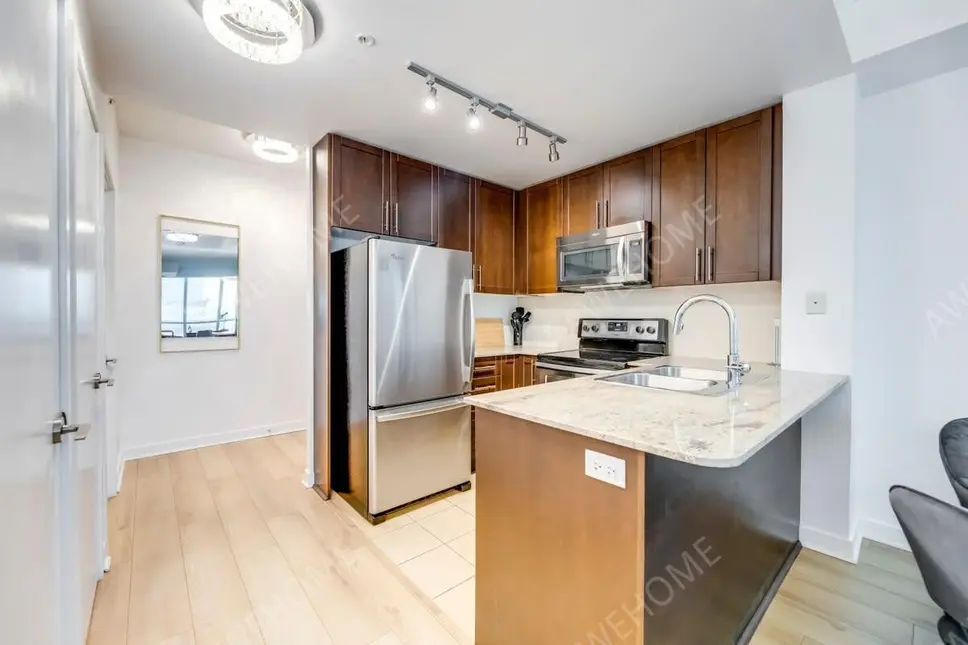 多倫多租房Modern 2 Bedroom Haven Steps from Square One