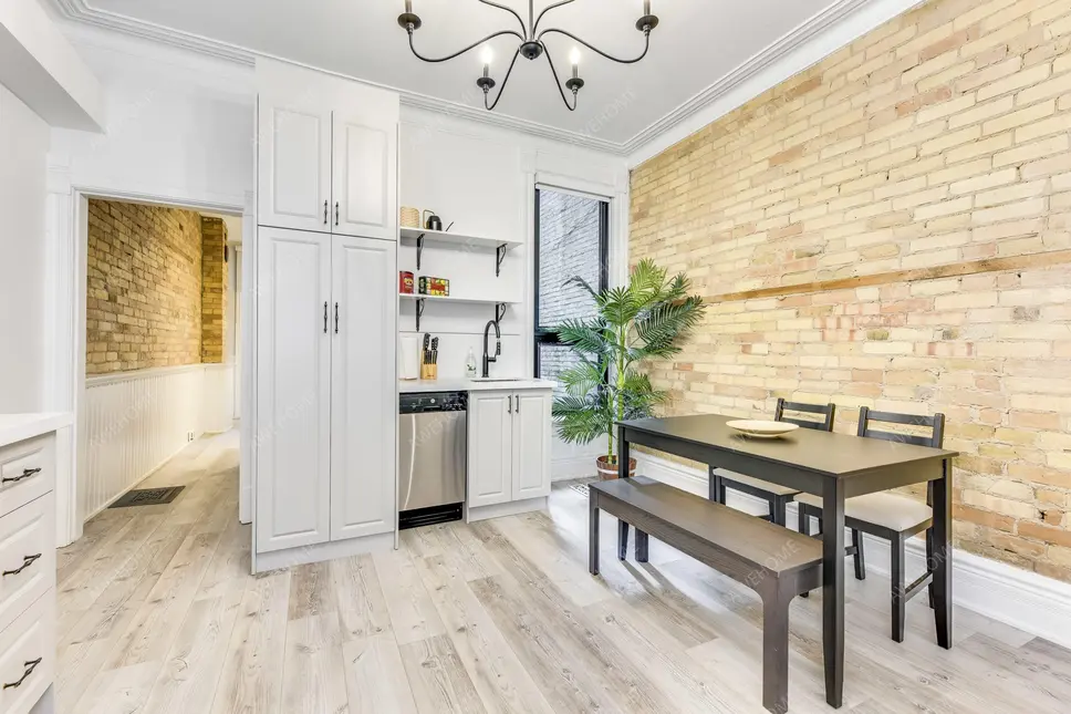 多倫多租房Church St Spacious Suite