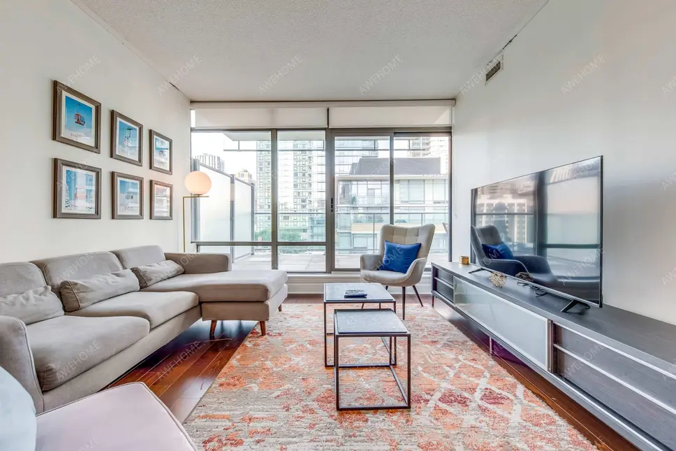 多倫多租房Sleek Modern Yorkville Suite