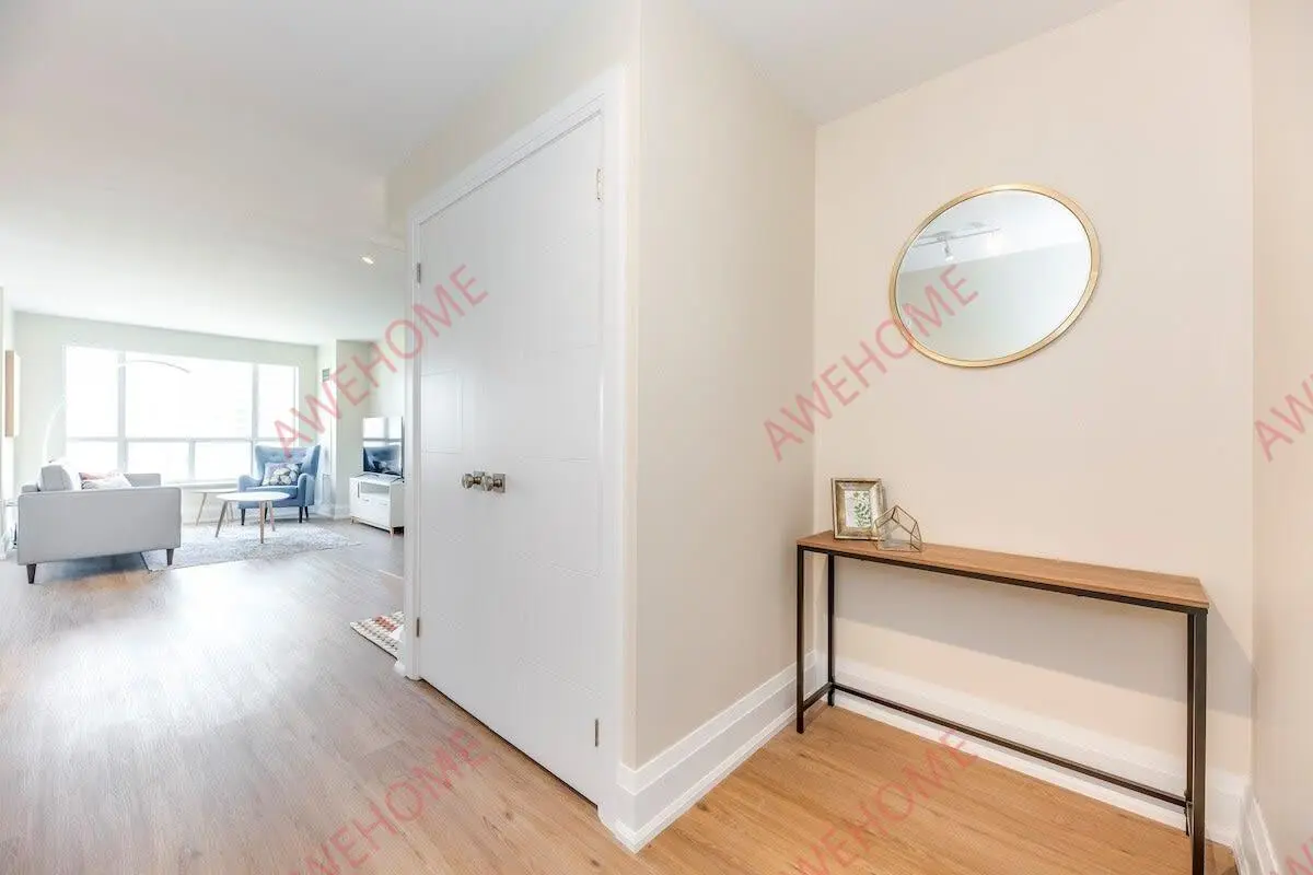 Toronto RentalsBay and College Grand Suite