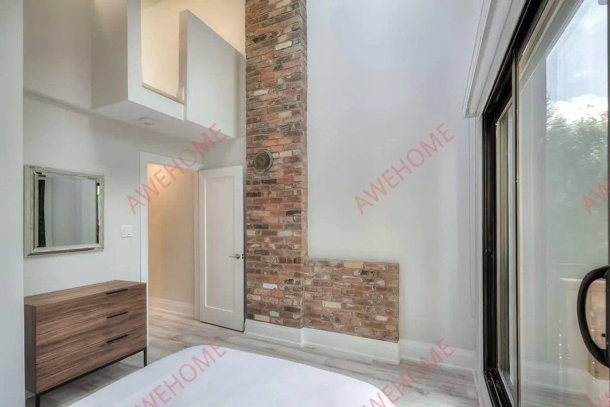 多倫多租房Stunning Split-level 2BR Loft near Dundas Sq
