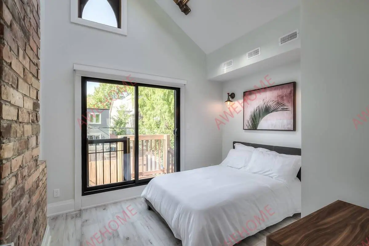 多倫多租房Stunning Split-level 2BR Loft near Dundas Sq