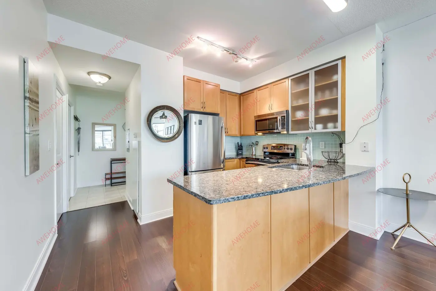 多倫多租房Sleek Modern Yorkville Suite