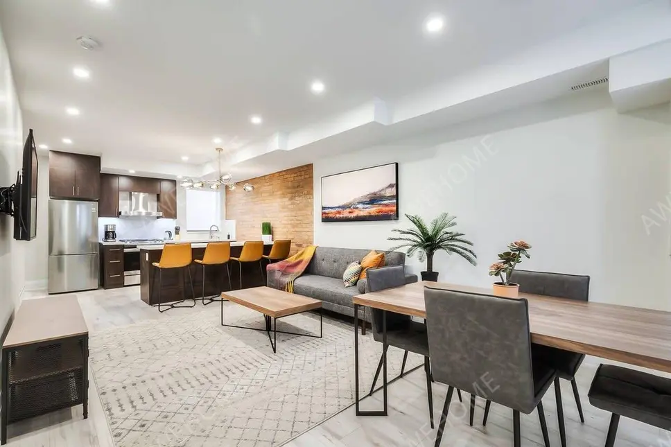 多倫多租房Stunning Split-level 2BR Loft near Dundas Sq