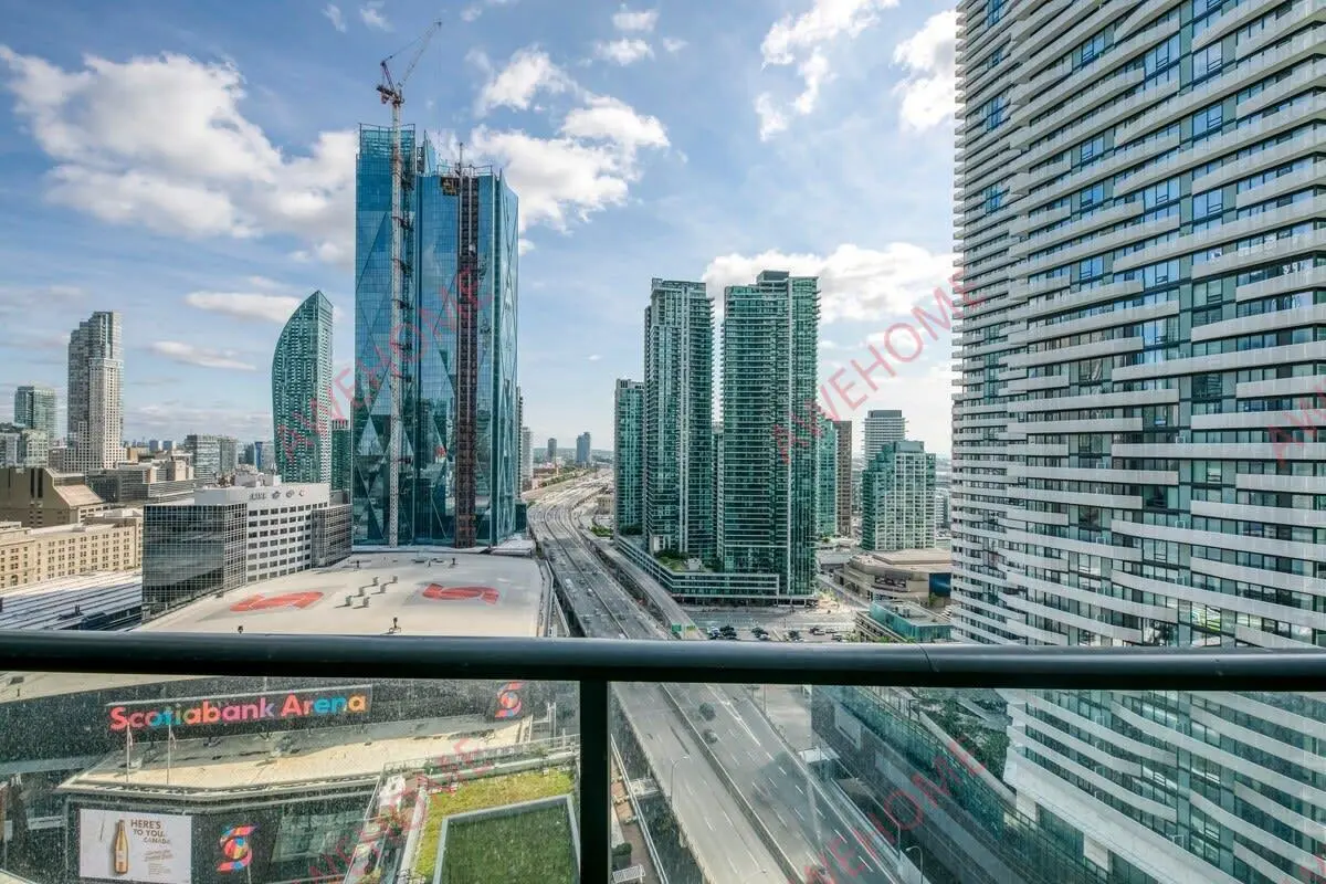多倫多租房Toronto Stylish 2Bdrm Free Parking