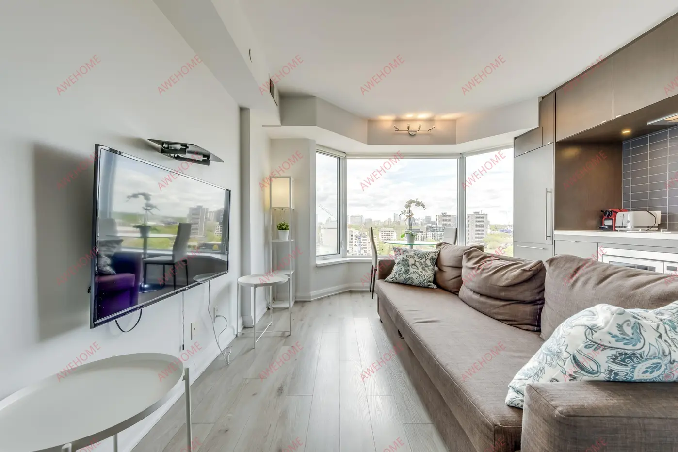 多倫多租房Upscale 1BR  Den in Downtown Torontos Yorkville