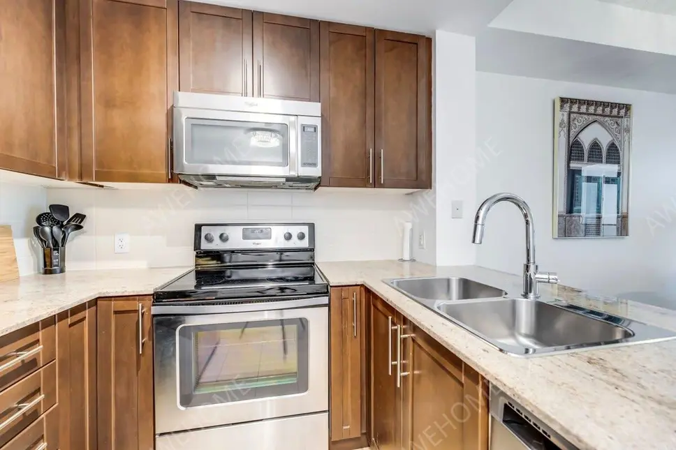 多倫多租房Modern 2 Bedroom Haven Steps from Square One