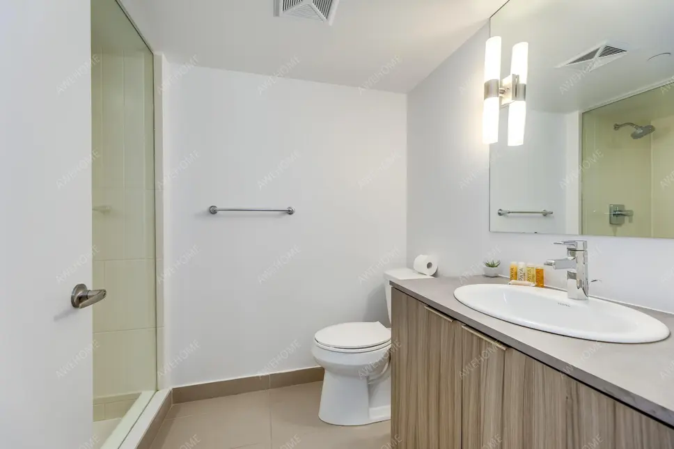 多倫多租房Stunning Bay New 2-Bedroom Suite