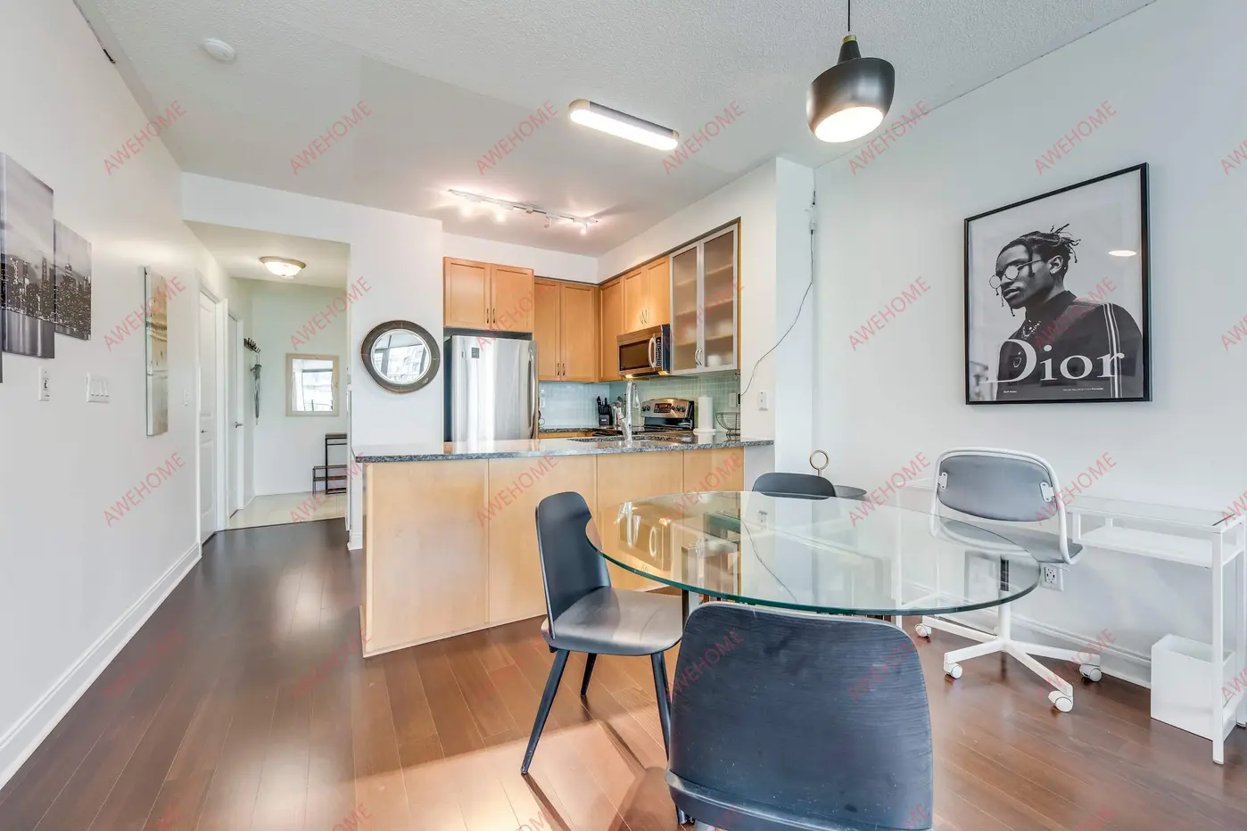 多倫多租房Sleek Modern Yorkville Suite