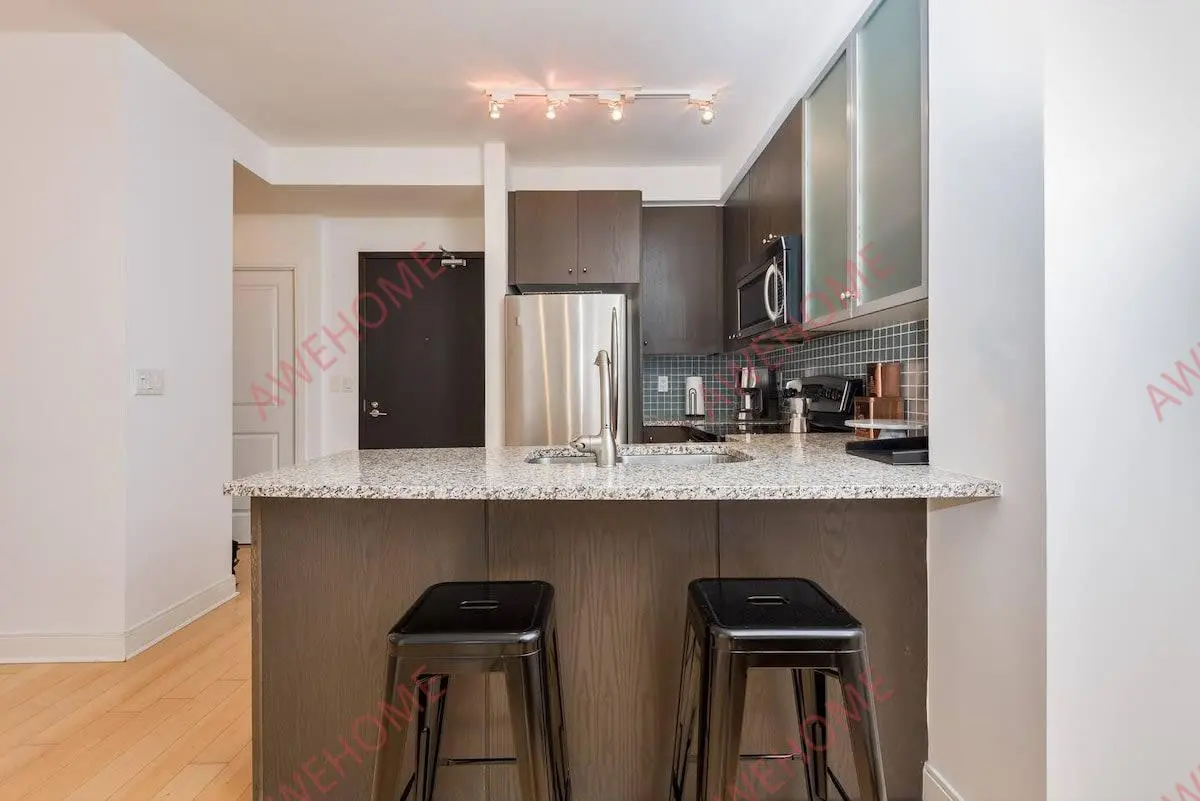 多倫多租房Downtown Hotel Style Yorkville 1 Bedroom with Den