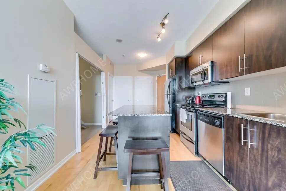 多倫多租房Toronto Stylish 2Bdrm Free Parking