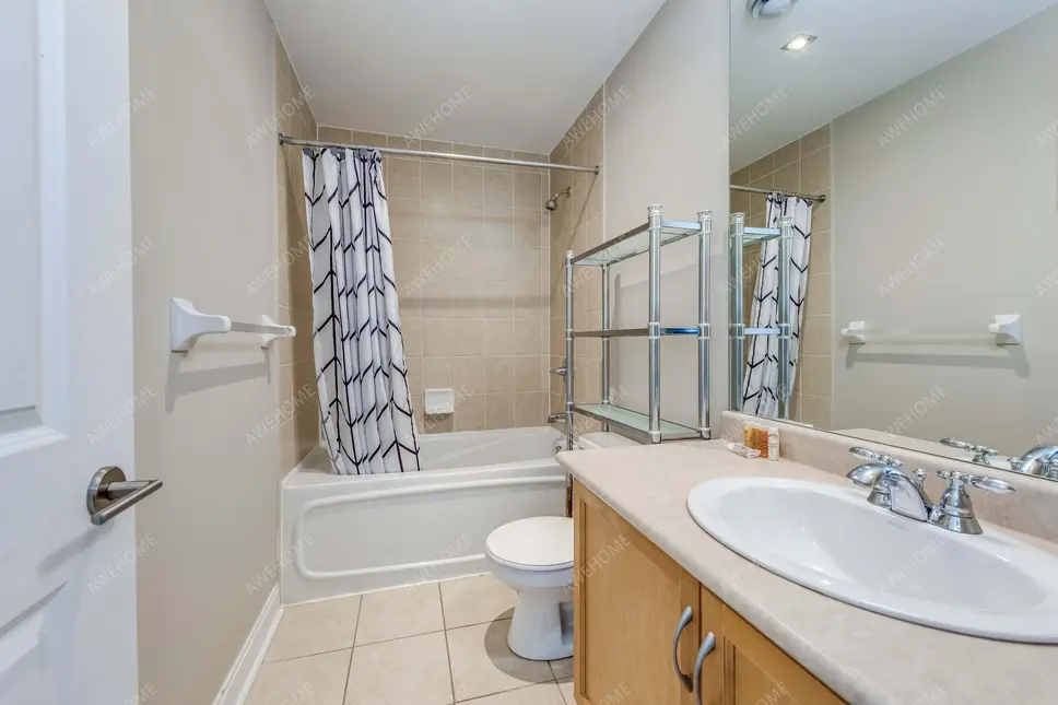 多倫多租房Sleek Modern Yorkville Suite