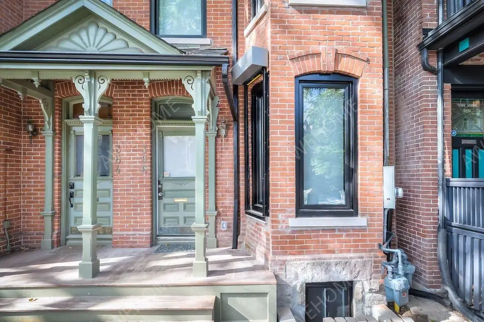 多倫多租房Stunning Split-level 2BR Loft near Dundas Sq