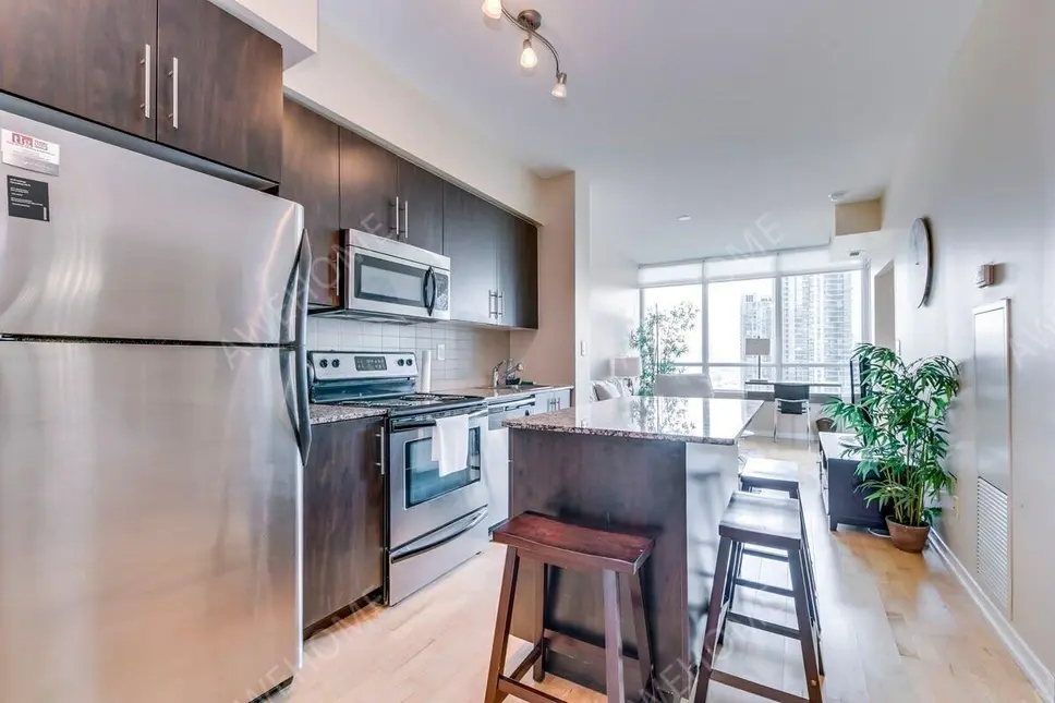 多倫多租房Toronto Stylish 2Bdrm Free Parking