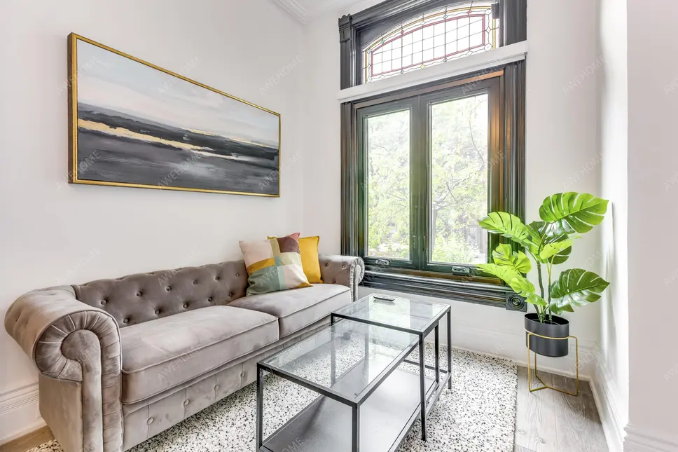 多倫多租房Church St Spacious Suite