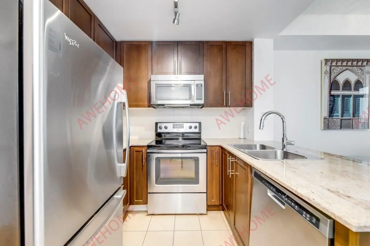 多倫多租房Modern 2 Bedroom Haven Steps from Square One