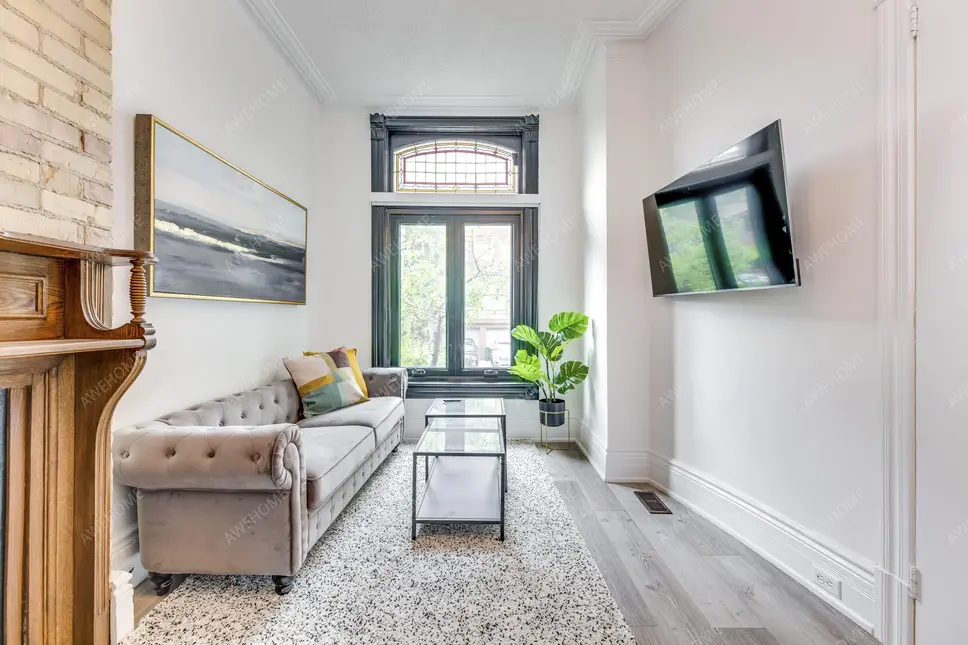 多倫多租房Church St Spacious Suite