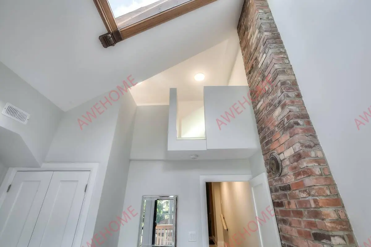 多倫多租房Stunning Split-level 2BR Loft near Dundas Sq