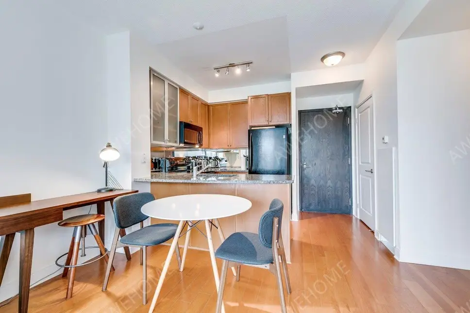 多倫多租房9th Floor Suite Yorkville