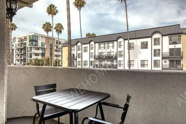 洛杉磯租房114 N Doheny Dr 866