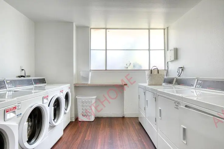 洛杉磯租房345 S Cloverdale Ave 196