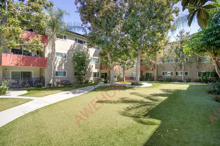洛杉磯租房5140 White Oak Ave 895
