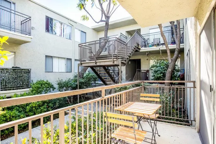 洛杉磯租房Brookside Terrace Apartments 949