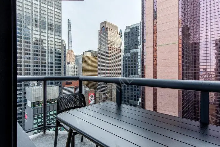 紐約租房The Ritz Plaza 1351
