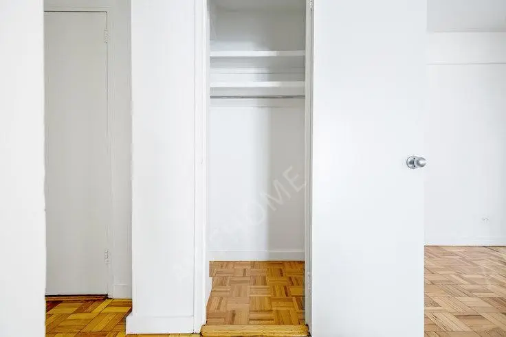 紐約租房300 E 51st St 533