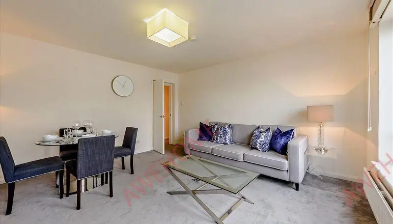 倫敦租房161 Fulham Road 2B