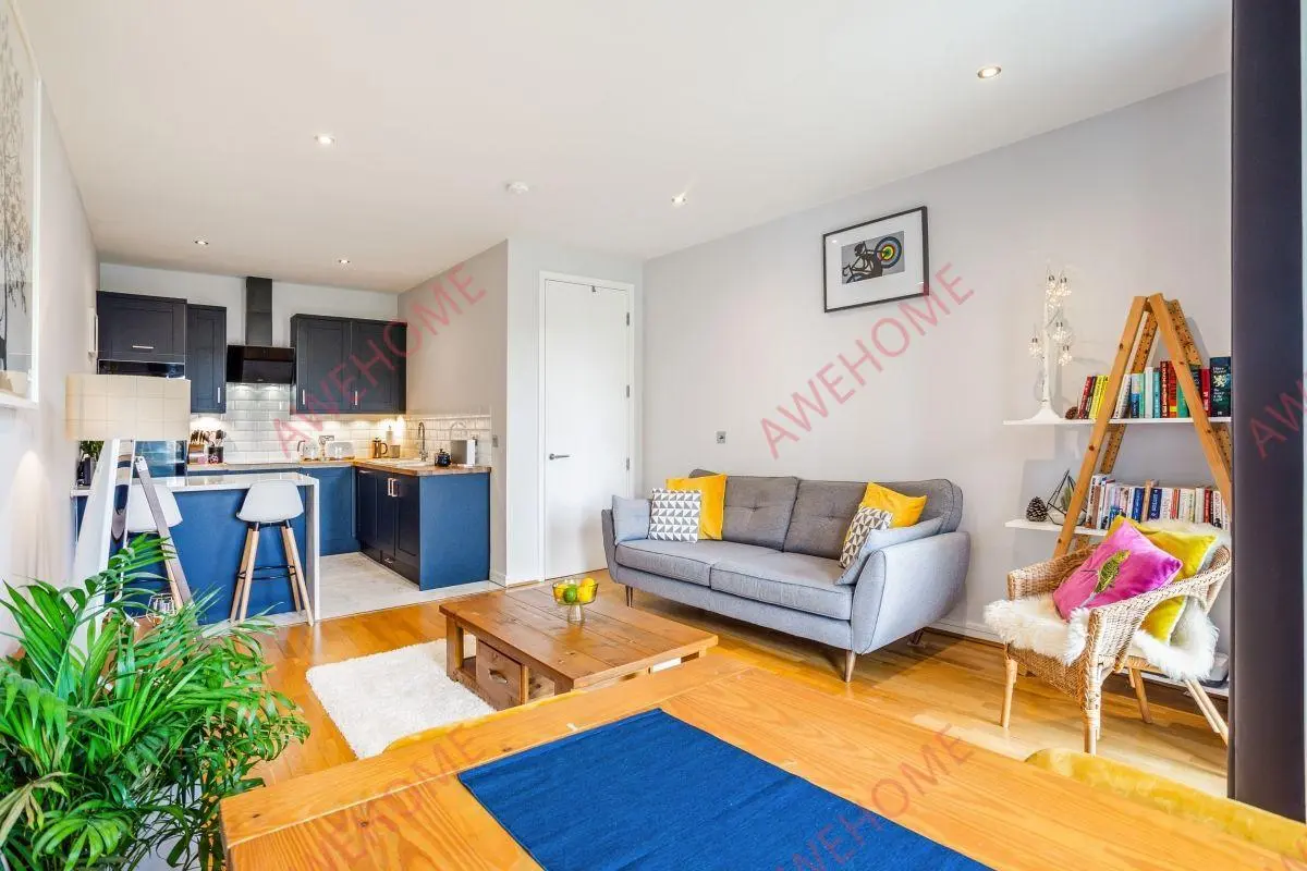 Londonshort-term accommodation Rentals[short-term accommodation]Melliss Avenue 1B