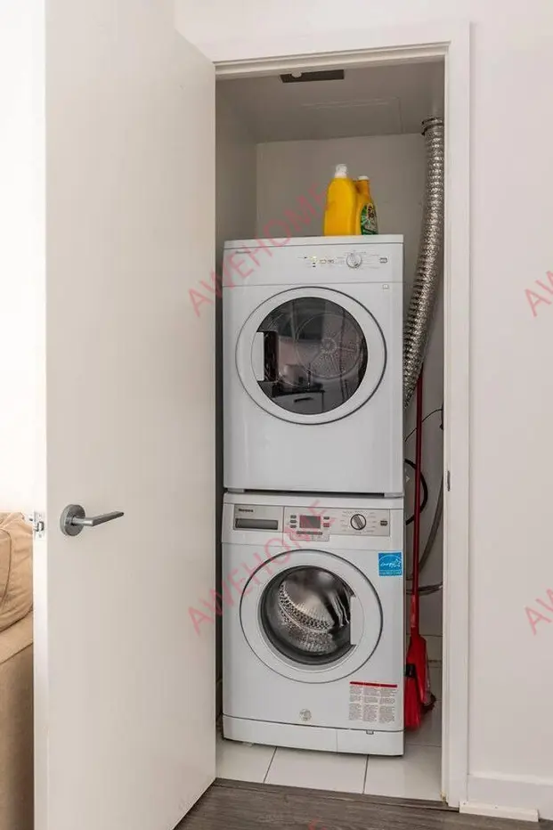 多倫多租房Grand Trunk Crescent 1037040P