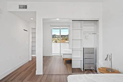 洛杉磯租房5639 Lexington Ave., Los Angeles, CA 90038