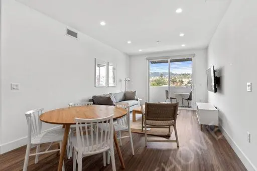 洛杉磯租房5639 Lexington Ave., Los Angeles, CA 90038