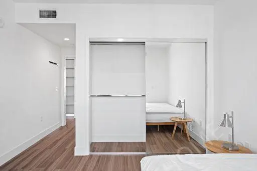 洛杉磯租房5639 Lexington Ave., Los Angeles, CA 90038