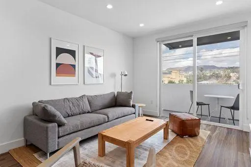 洛杉磯租房5639 Lexington Ave., Los Angeles, CA 90038