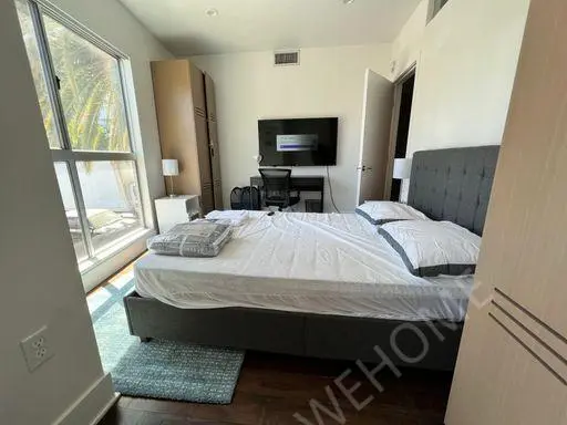 洛杉磯租房1735 N La Brea Ave., Los Angeles, CA 90046