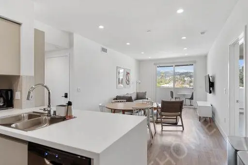 洛杉磯租房5639 Lexington Ave., Los Angeles, CA 90038