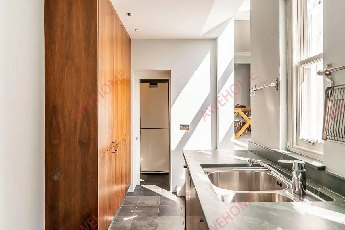LondonWeekly Rental  Rentals[Weekly Rental ]First Street 3B