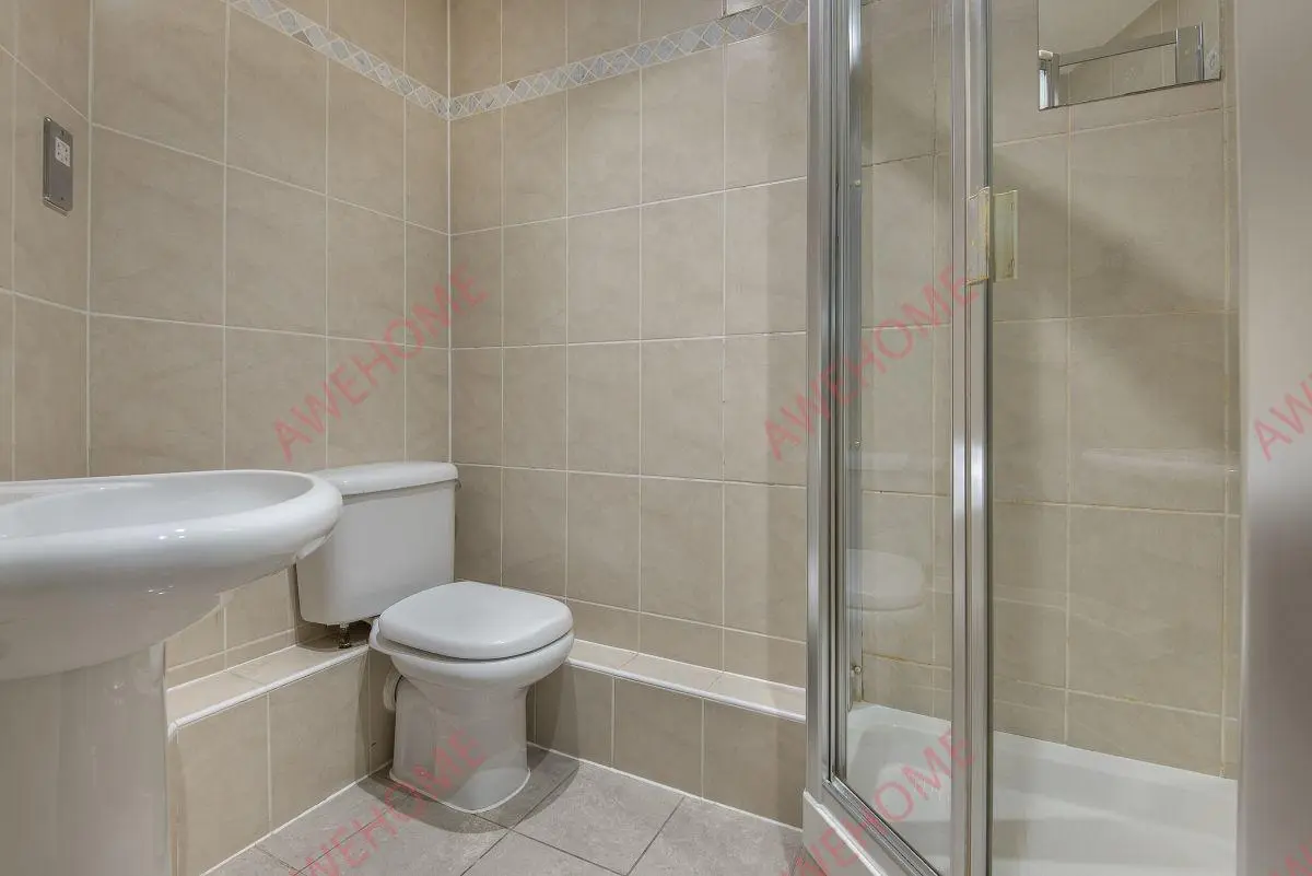 倫敦租房St George Wharf 2B