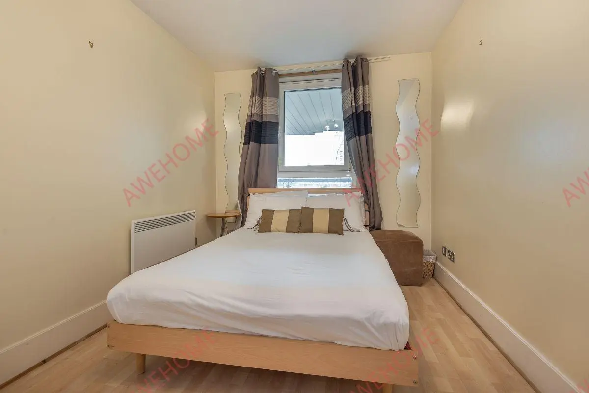 倫敦租房St George Wharf 2B