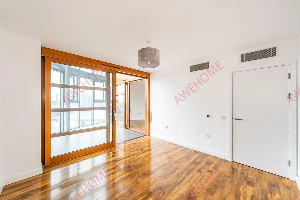 Londonshort-term accommodation Rentals[short-term accommodation]Falcon Wharf SW11 3B