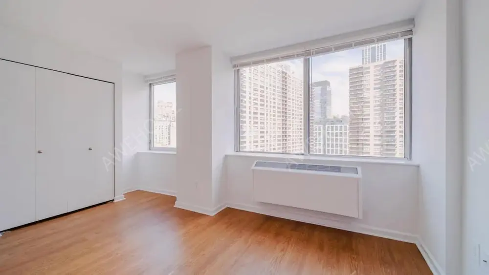 NewYorkPersonal housing Rentals[Personal housing]180 Riverside Blvd