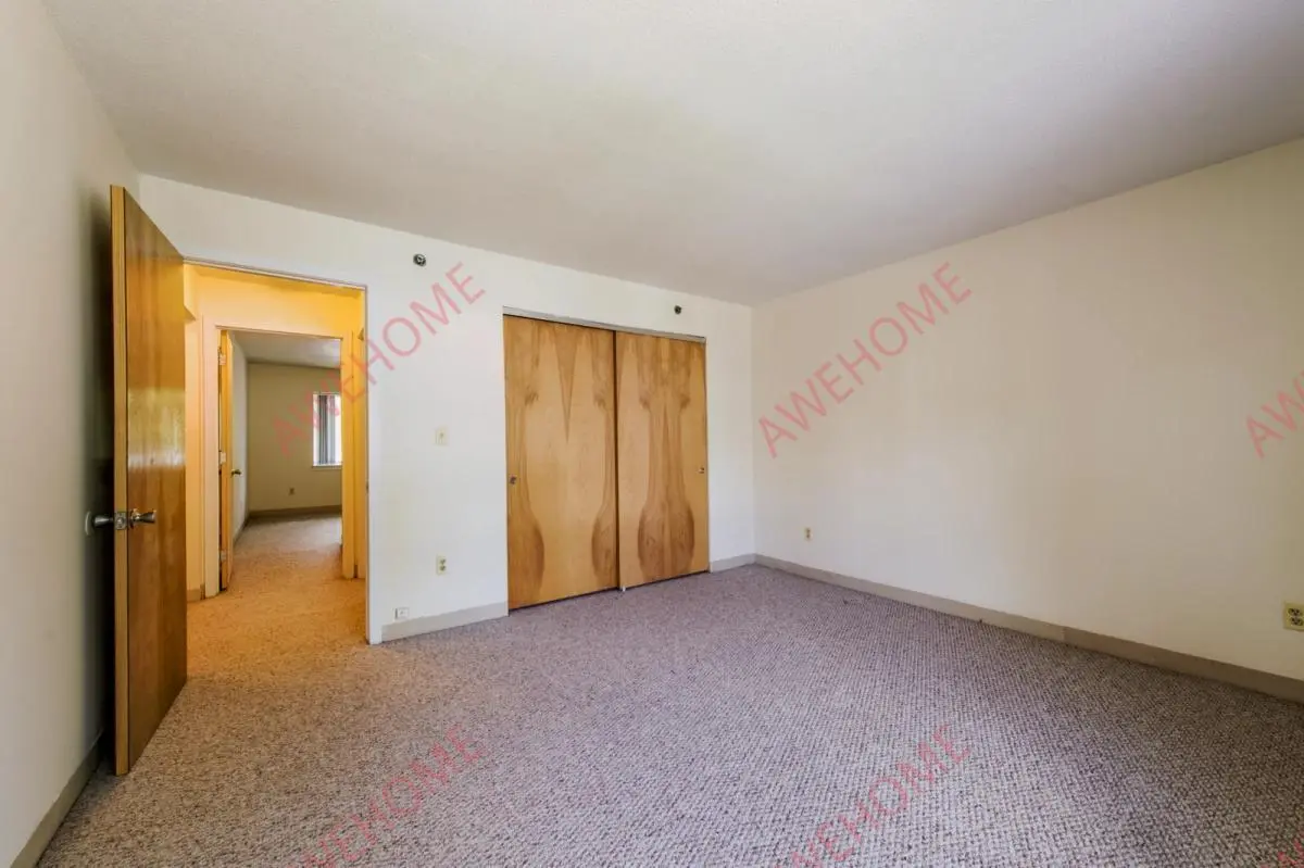 Boston RentalsCourtyard At North Beacon