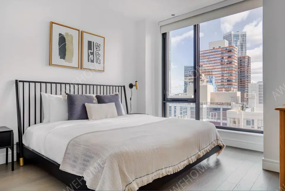 NewYork RentalsWatermark LIC-BG