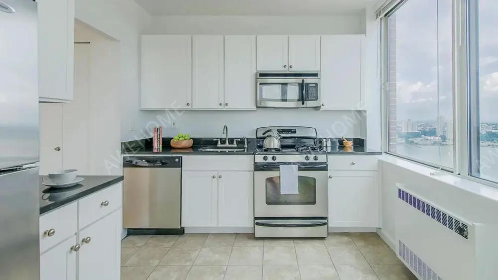 NewYorkPersonal housing Rentals[Personal housing]180 Riverside Blvd