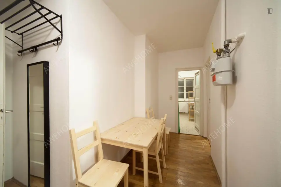 München RentalsTasteful single bedroom near the Bonner Platz metr