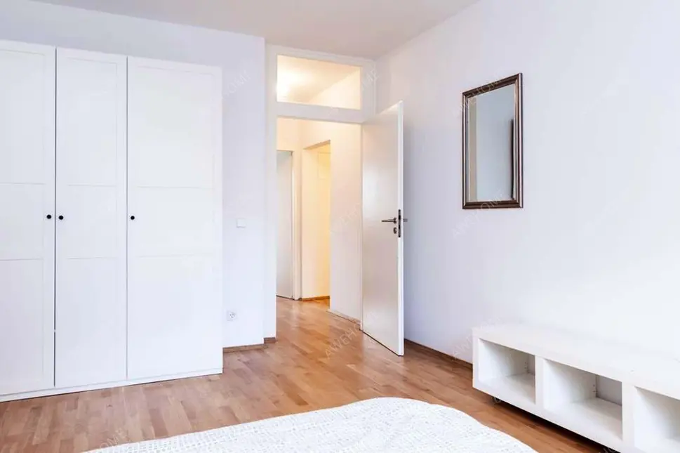 Berlin RentalsStylish  spacious apartment near the river